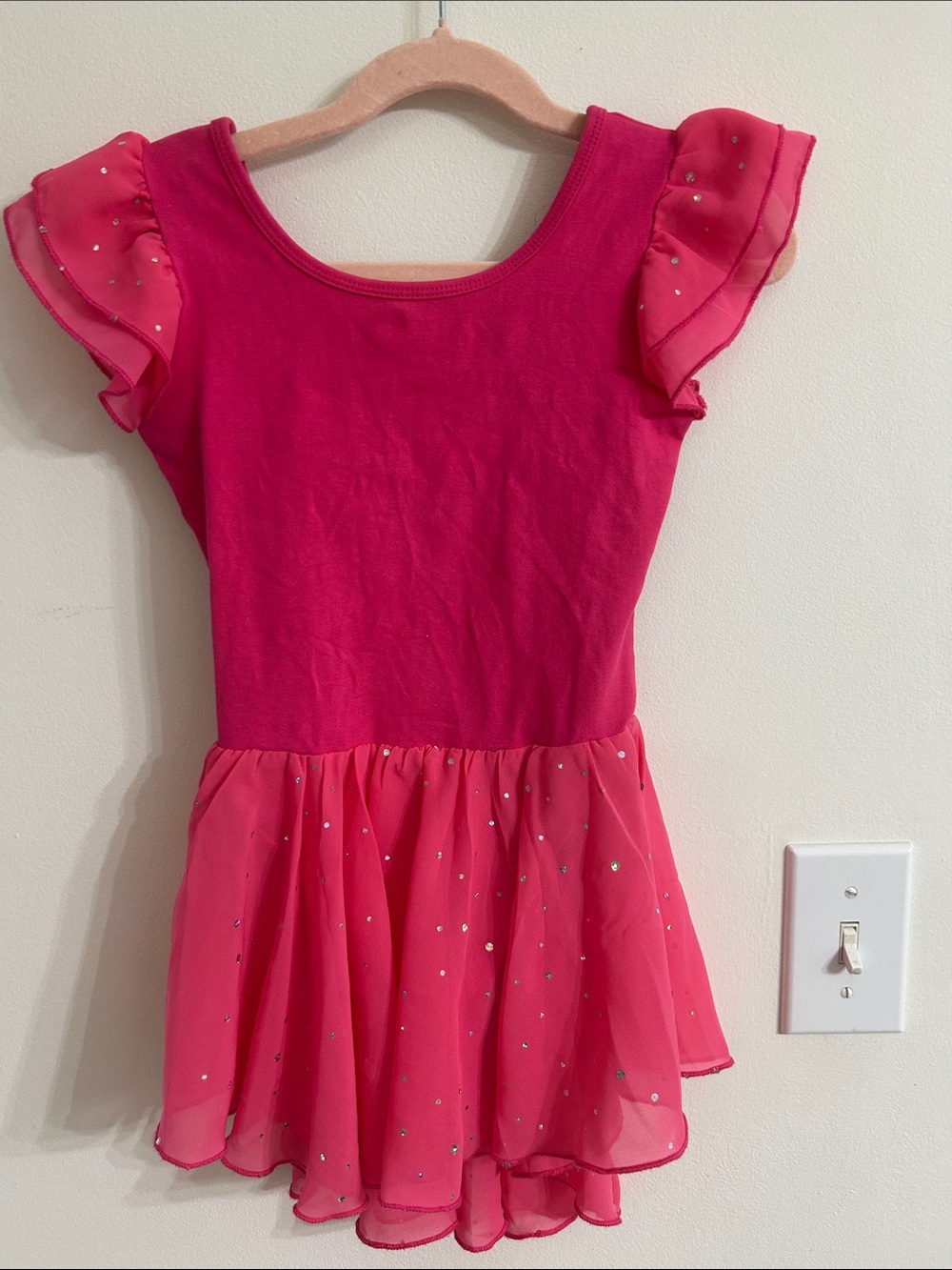 Girls Hot Pink Sparkle Ballet Uniform. Short Sleeve. Criss Cross Back. Size 4/5.